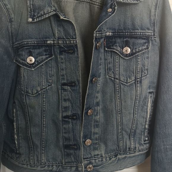 🌸🌸 Levi Vintage Ladies Distressed  Denim Jeans Jacket  Washed Blue Large 🌸🌸 - Picture 2 of 15